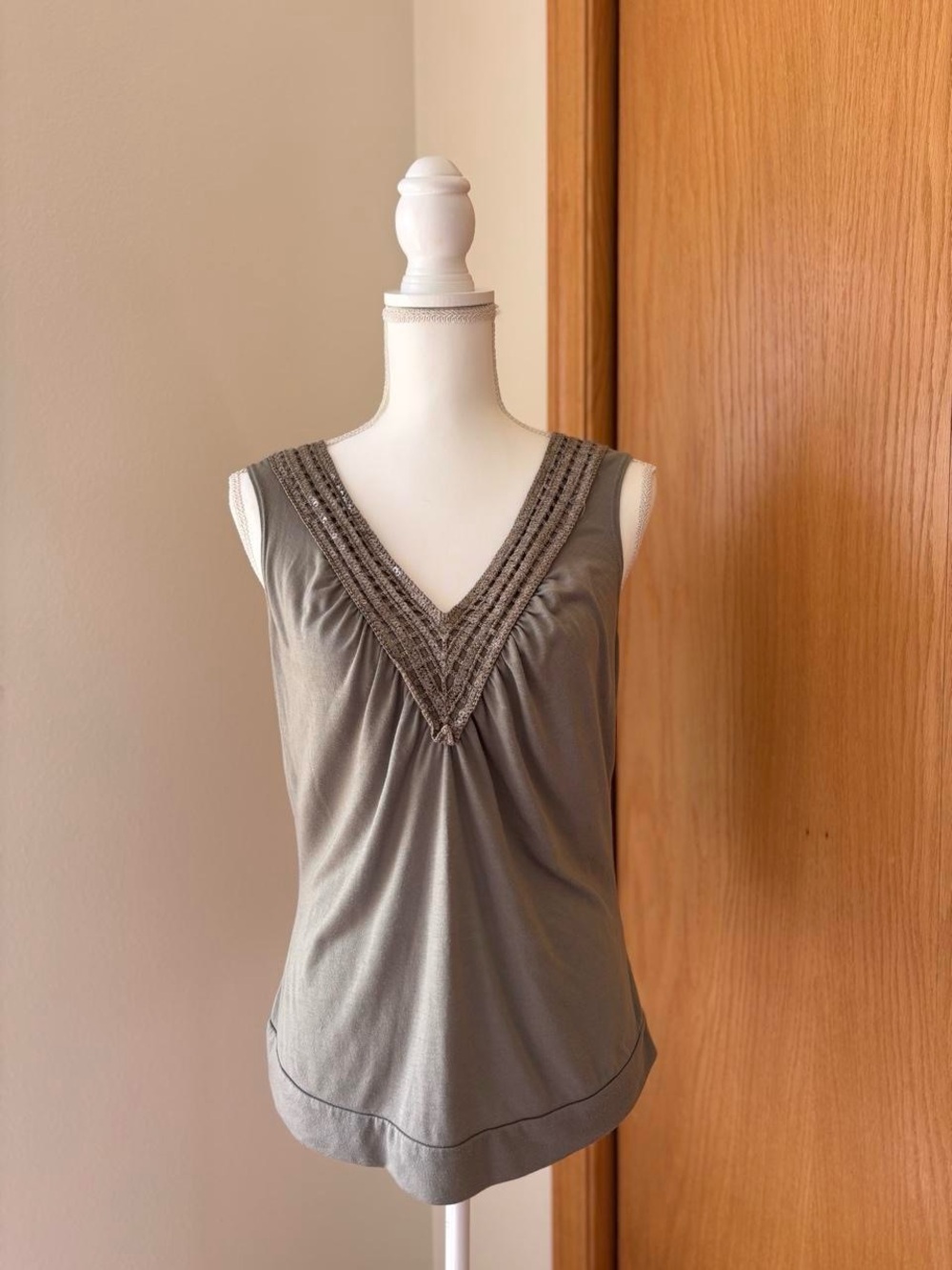 Y2K Studio Y Green V-Neck Sleeveless Camisole with Sequin Lace Trim